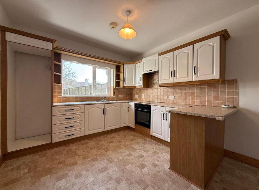27 Priory Park, Ballaghaderreen, F45KW56