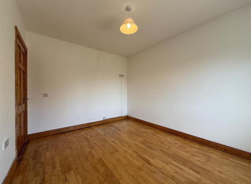 27 Priory Park, Ballaghaderreen, F45KW56