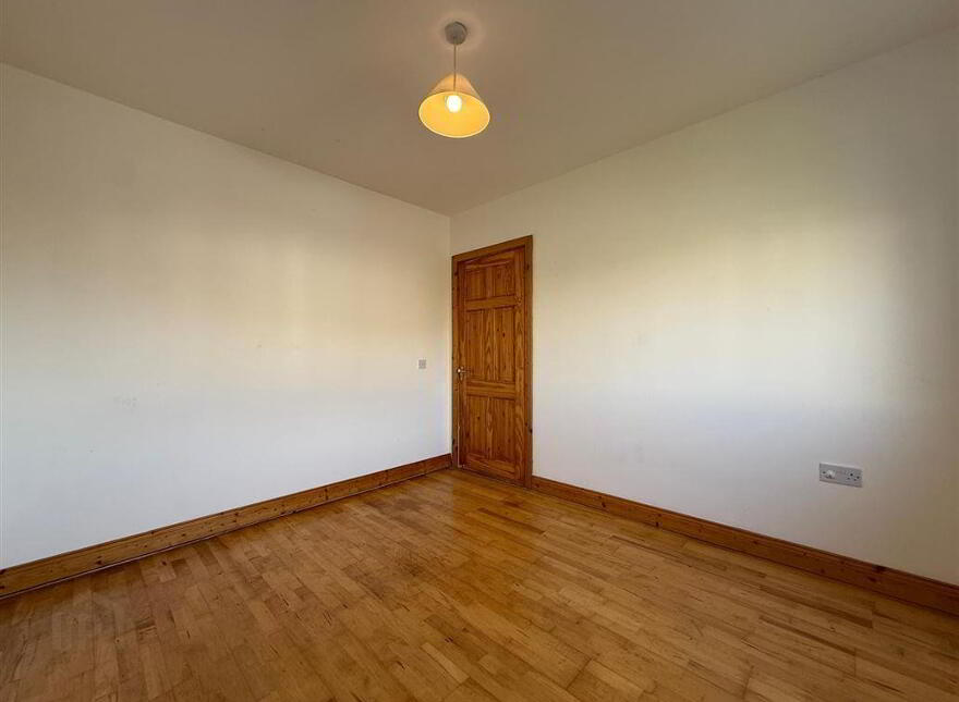 27 Priory Park, Ballaghaderreen, F45KW56