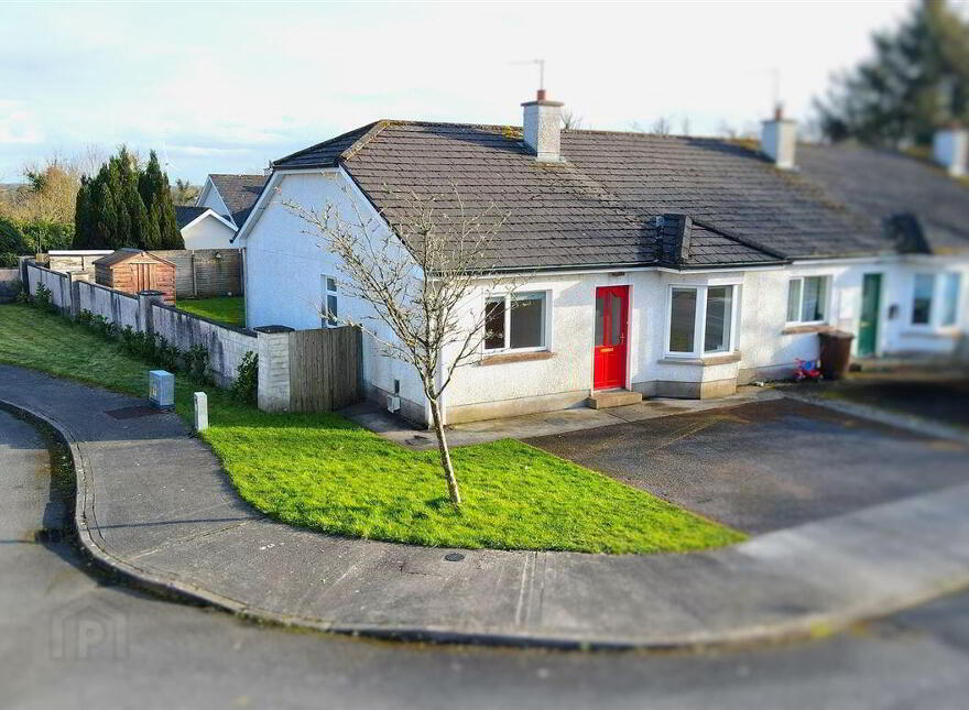 27 Priory Park, Ballaghaderreen, F45KW56
