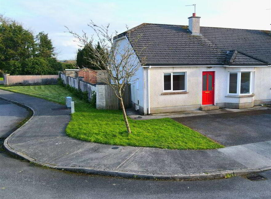 27 Priory Park, Ballaghaderreen, F45KW56