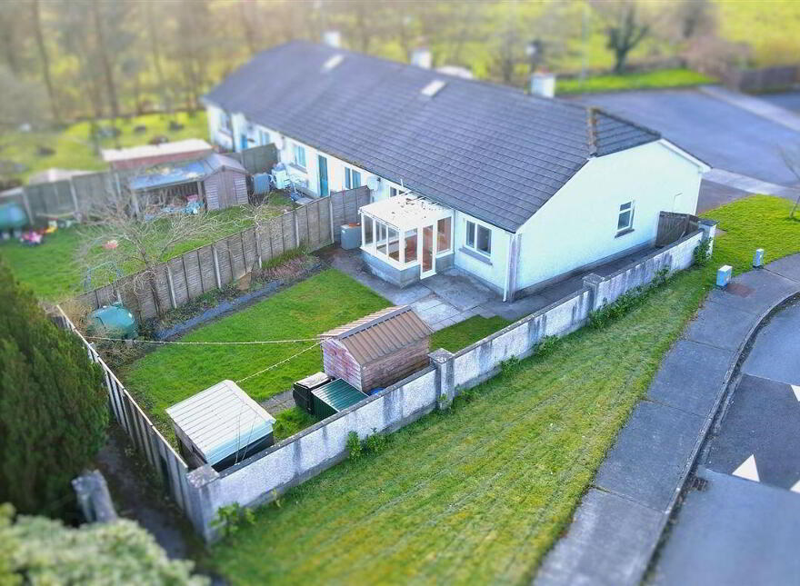 27 Priory Park, Ballaghaderreen, F45KW56