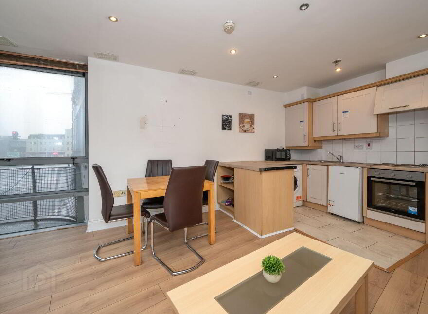 Apartment 12 Camden Court, Cork City Centre, T23F660