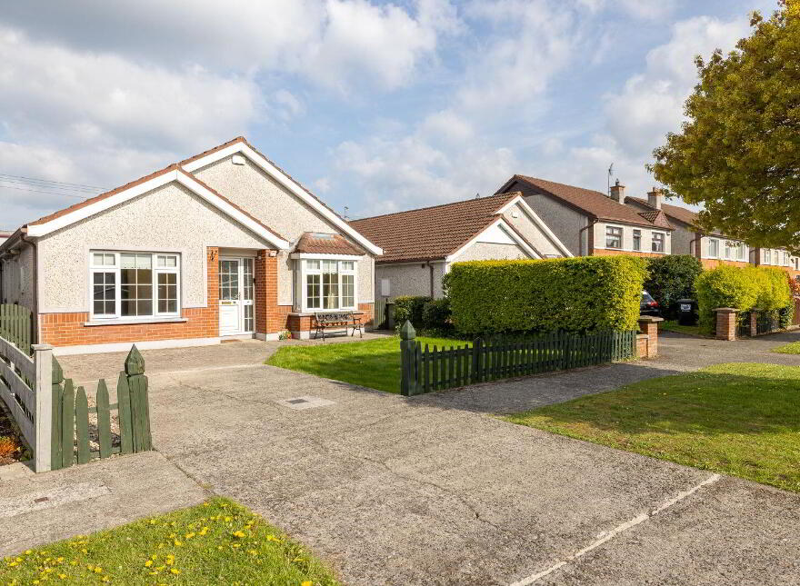 33 Castlewood Gardens, Pollerton Road, Pollerton, R93F998