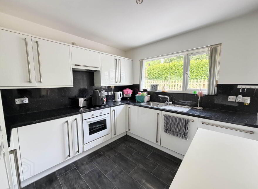 88 Coast Road, Larne, BT40 1TZ