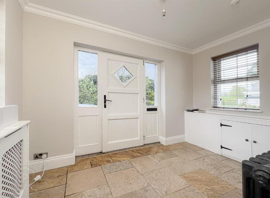 3a Dromara Road, Hillsborough, BT26 6HY