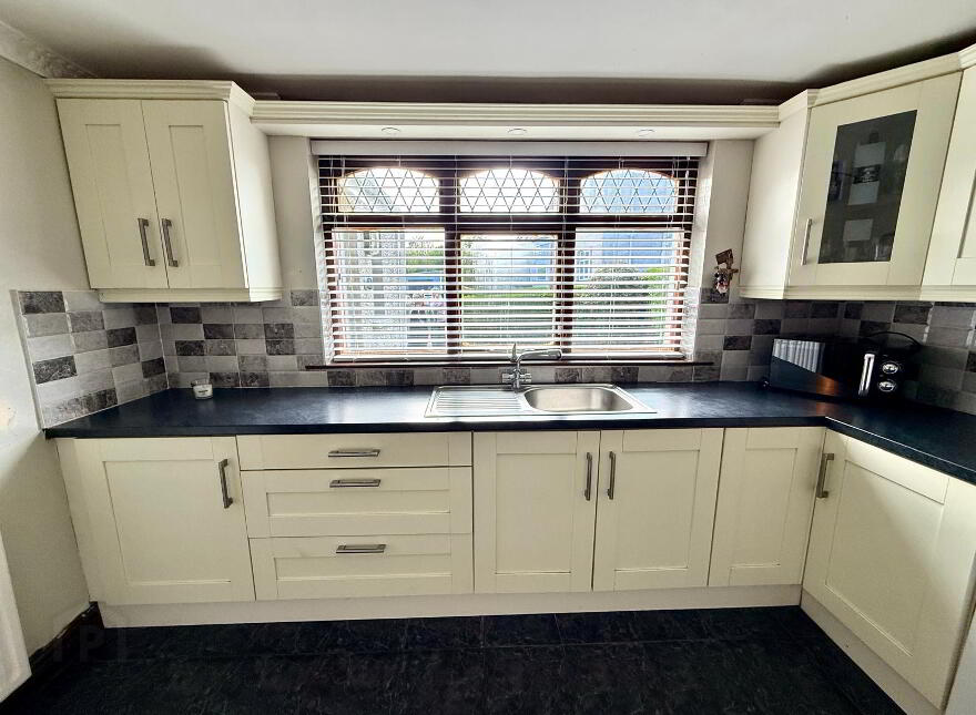 25 Farren Park, Pennyburn, Derry, BT48 7QH