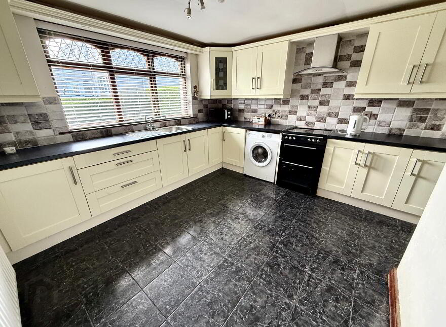 25 Farren Park, Pennyburn, Derry, BT48 7QH
