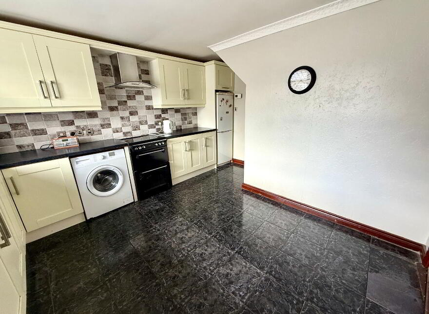25 Farren Park, Pennyburn, Derry, BT48 7QH