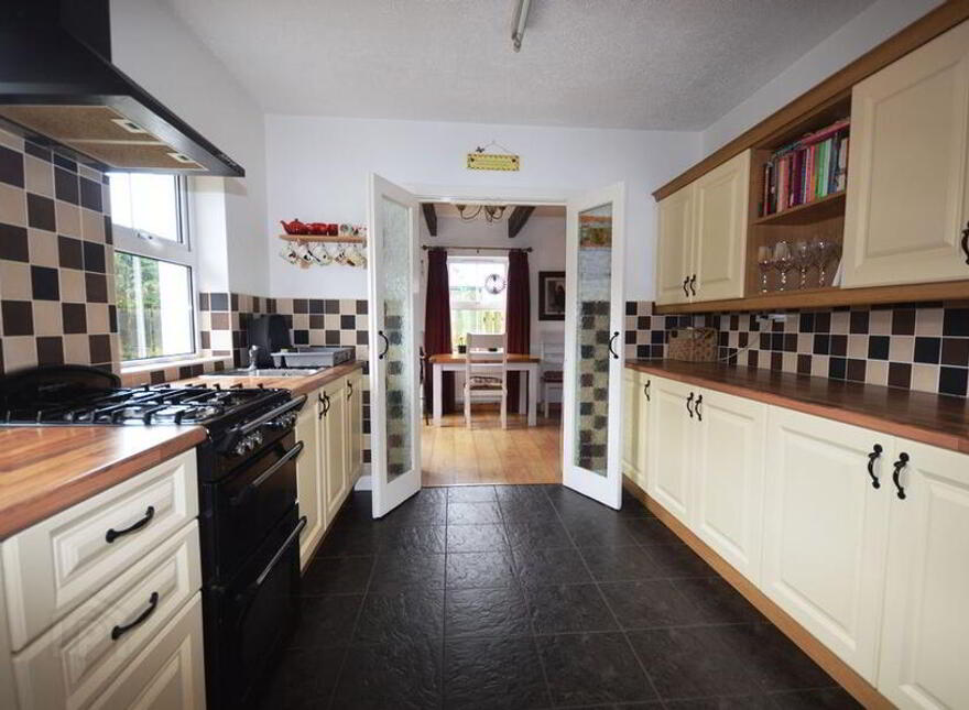 Portnoo Road, Ardara, F94E086