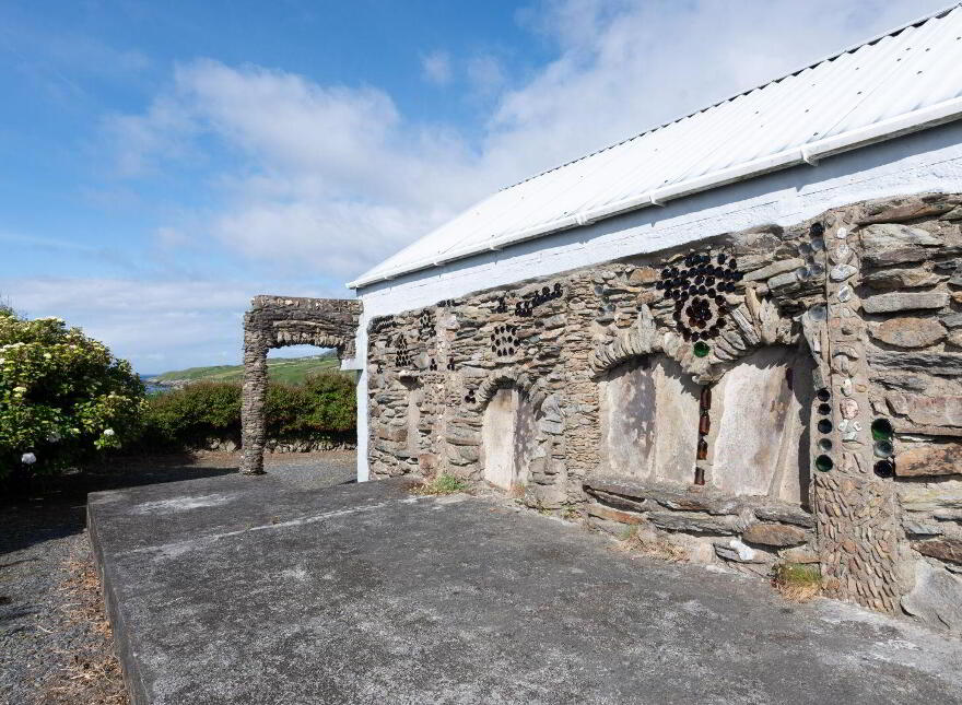 Ballynatra, Kilcrohane, P75VN24