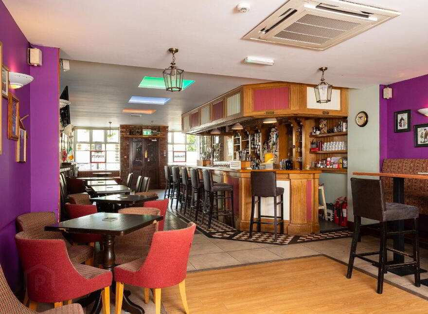 O'Brien's Bar, 3 South Square, Rosscarbery, P85AF89