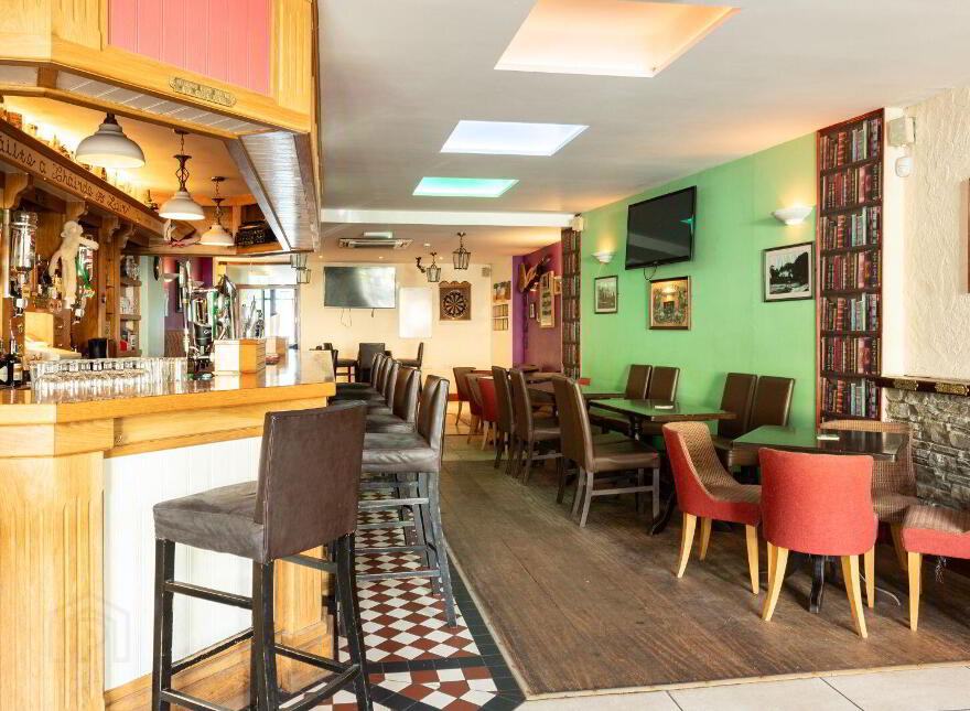 O'Brien's Bar, 3 South Square, Rosscarbery, P85AF89