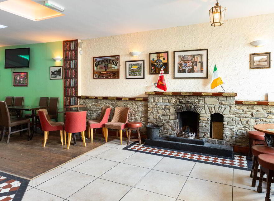 O'Brien's Bar, 3 South Square, Rosscarbery, P85AF89