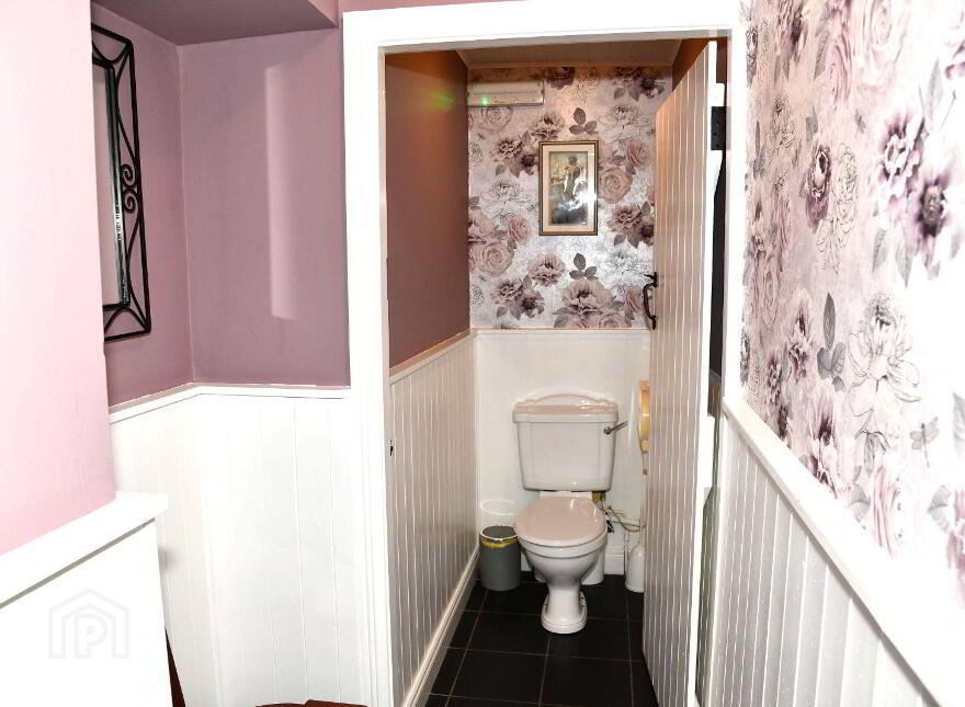 Finn's Bar Restaurant, Milltown, H54Y038