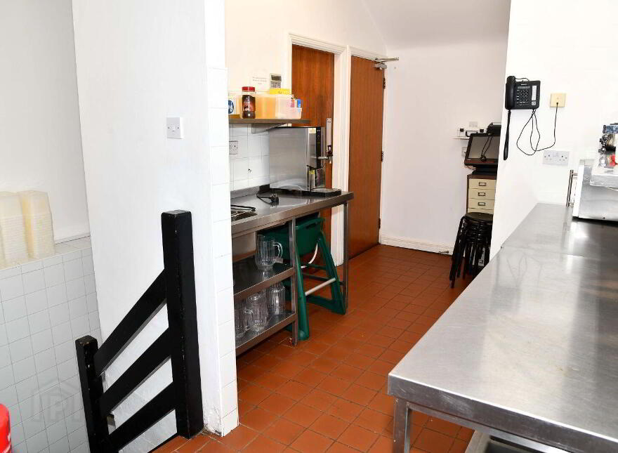 Finn's Bar Restaurant, Milltown, H54Y038