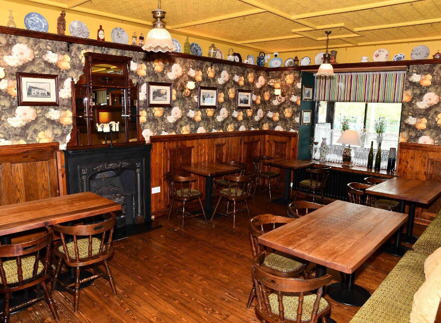 Finn's Bar Restaurant, Milltown, H54Y038