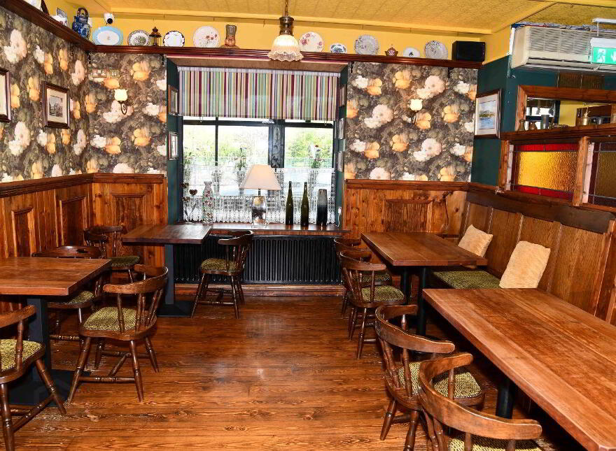 Finn's Bar Restaurant, Milltown, H54Y038