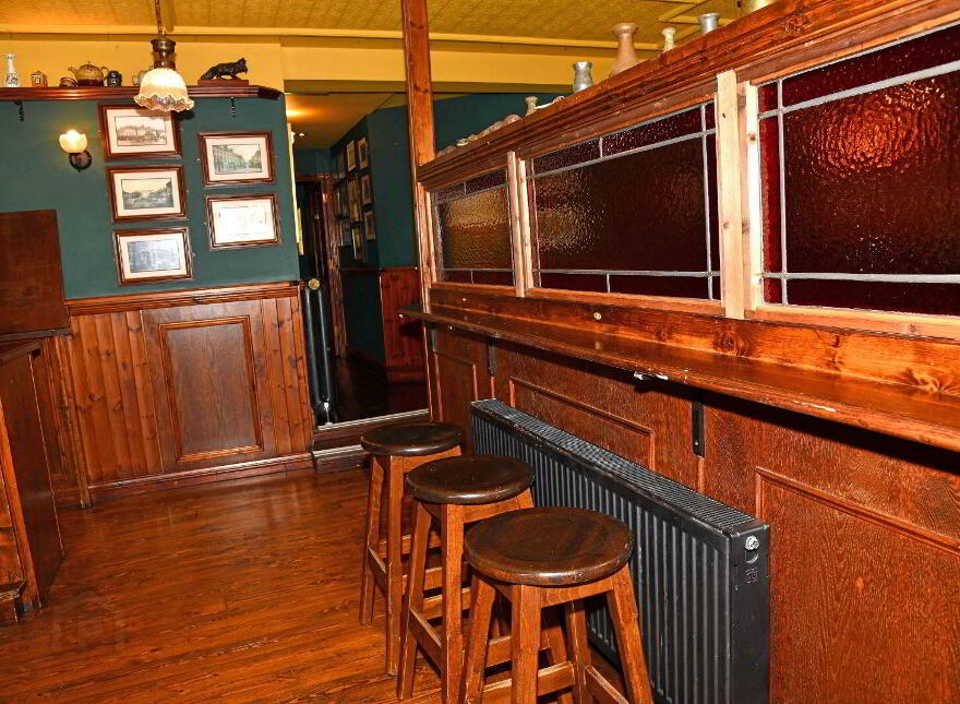 Finn's Bar Restaurant, Milltown, H54Y038