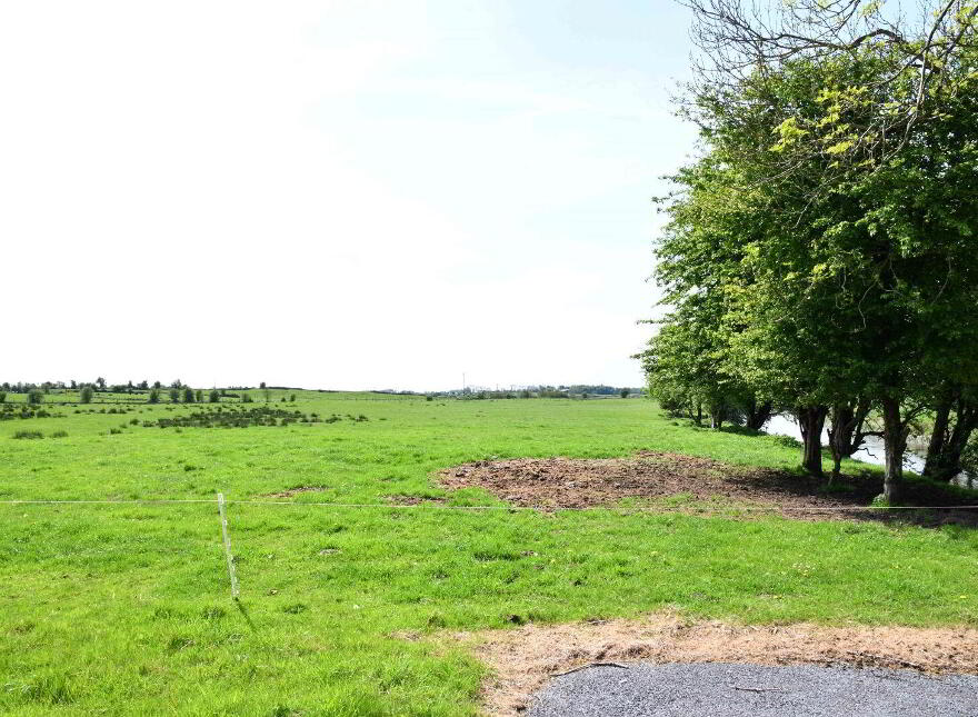 Finn's Bar Restaurant, Milltown, H54Y038