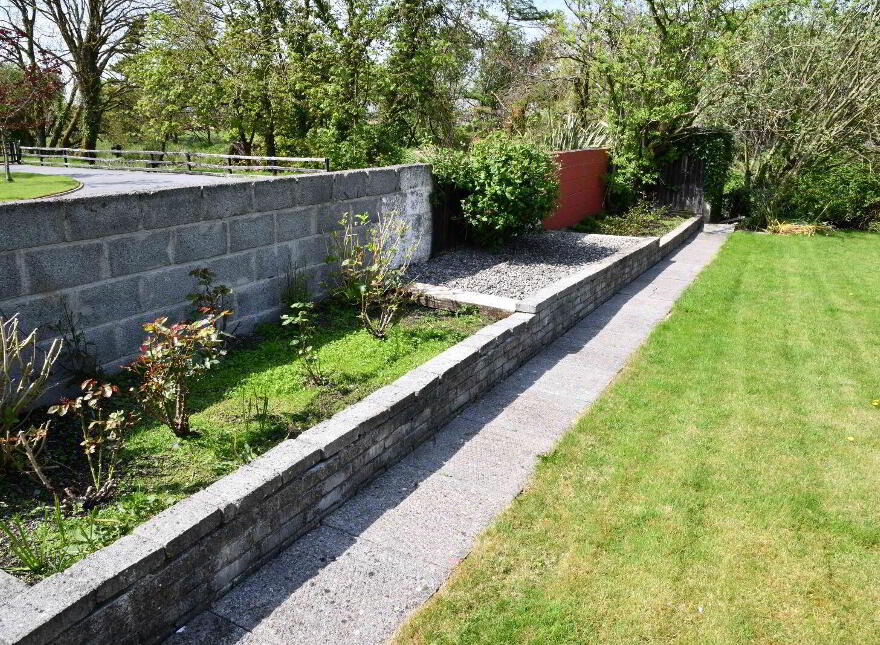 Finn's Bar Restaurant, Milltown, H54Y038