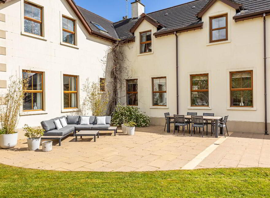 Swan Hill, 148 Dromore Road, Ballynahinch, BT24 8HZ