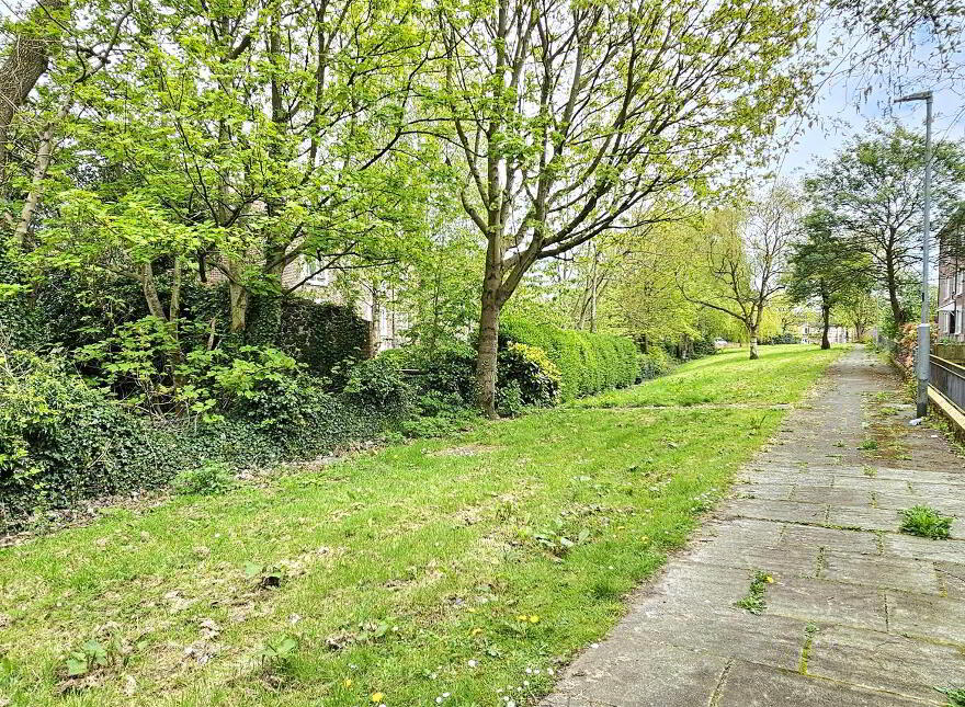 21 Rosebrook Grove, Carrickfergus, BT38 8NS