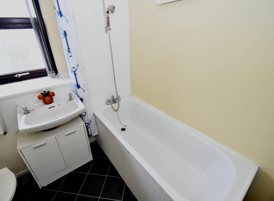 18 Westrock Drive, Whiterock, Belfast, BT12 7QA