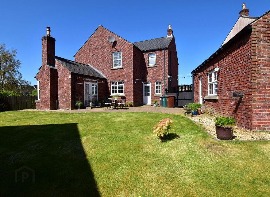 8 Lady Wallace Crescent, Lisburn, BT28 3GP