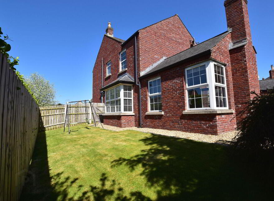8 Lady Wallace Crescent, Lisburn, BT28 3GP