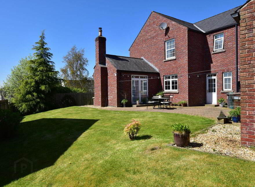 8 Lady Wallace Crescent, Lisburn, BT28 3GP