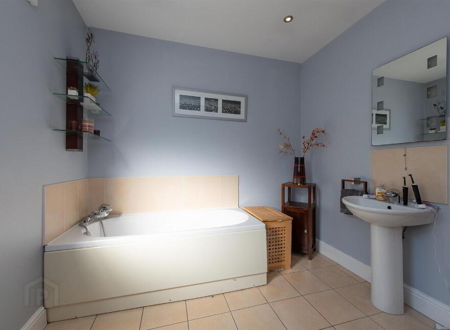 28 Meadow View, Downpatrick, BT30 6LT