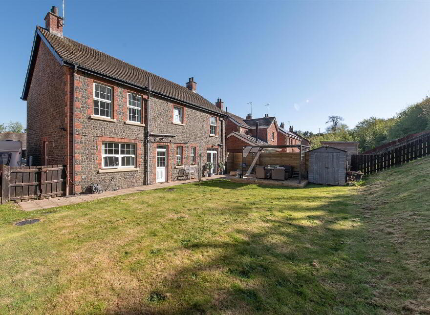 28 Meadow View, Downpatrick, BT30 6LT