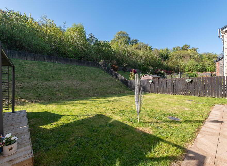 28 Meadow View, Downpatrick, BT30 6LT