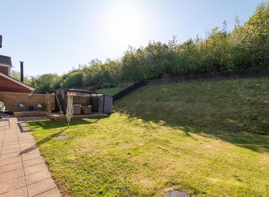28 Meadow View, Downpatrick, BT30 6LT
