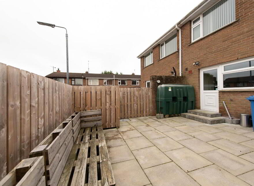 2 Knowes Crescent, Ballynahinch, BT24 8LJ