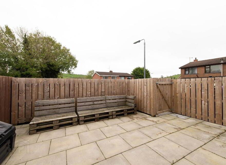 2 Knowes Crescent, Ballynahinch, BT24 8LJ
