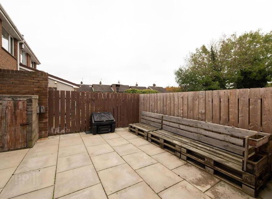 2 Knowes Crescent, Ballynahinch, BT24 8LJ