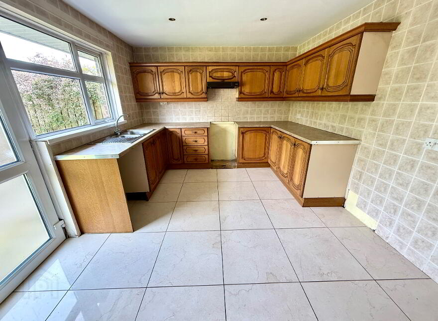 34 Lindenwood Park, Foylespring, Derry, BT48 0NX