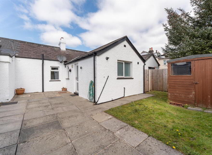 3 The Hill, Dunmurry, Belfast, BT17 9EY