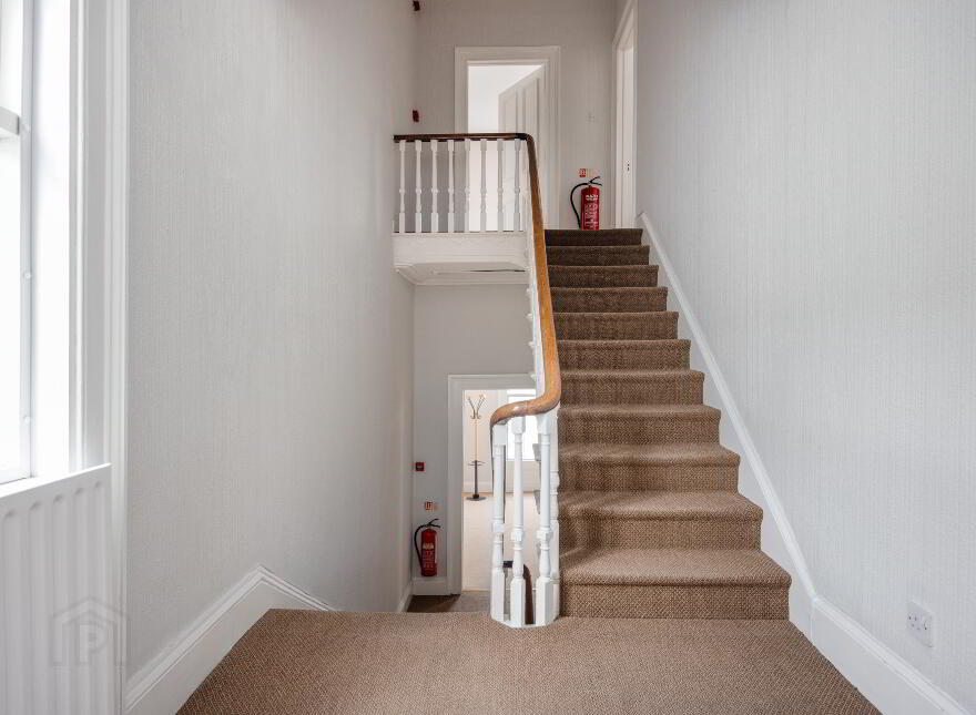 142 High St, Holywood, BT18 9HS