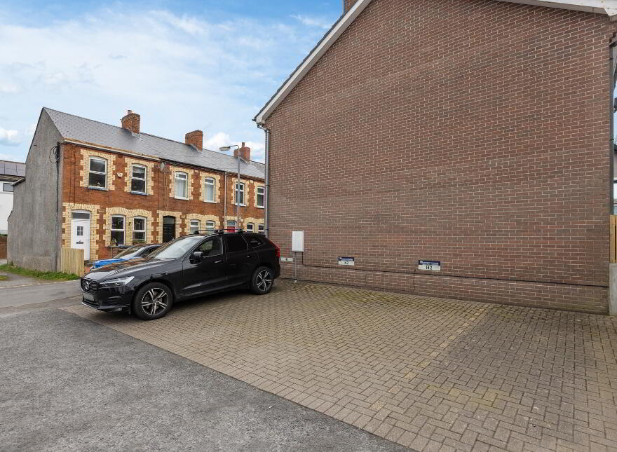 142 High St, Holywood, BT18 9HS