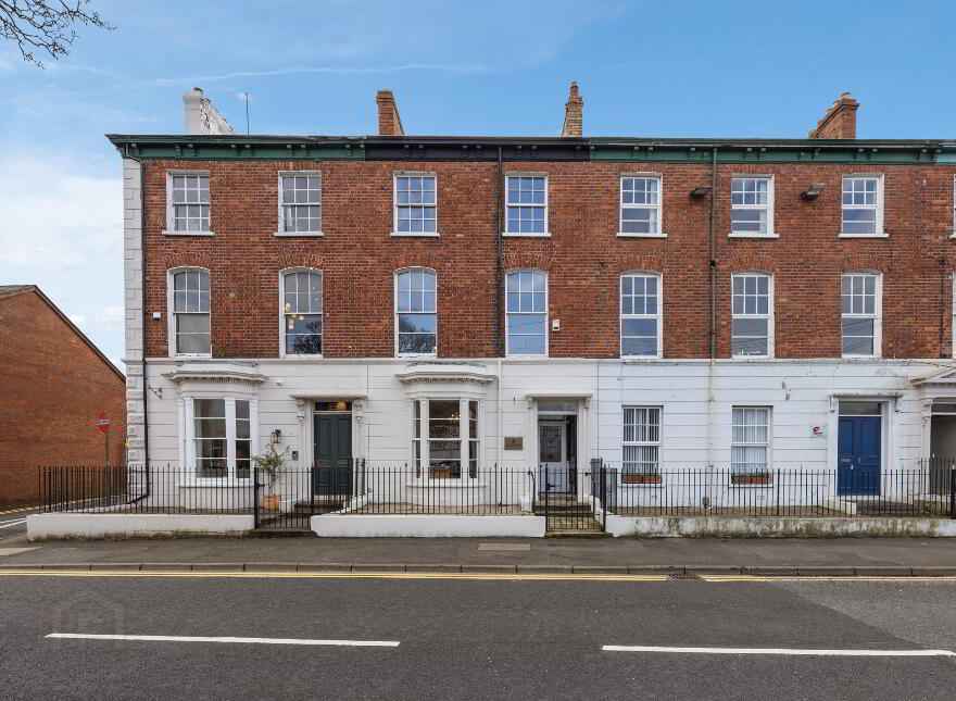 142 High St, Holywood, BT18 9HS