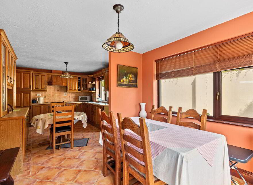 Evergreens, Reen, Union Hall, P81TE27