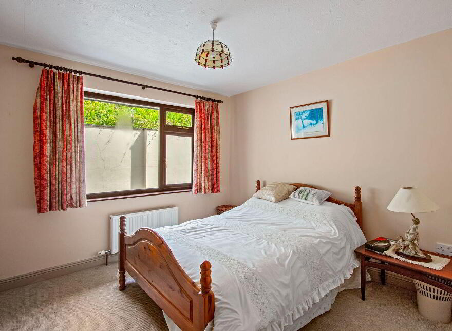 Evergreens, Reen, Union Hall, P81TE27