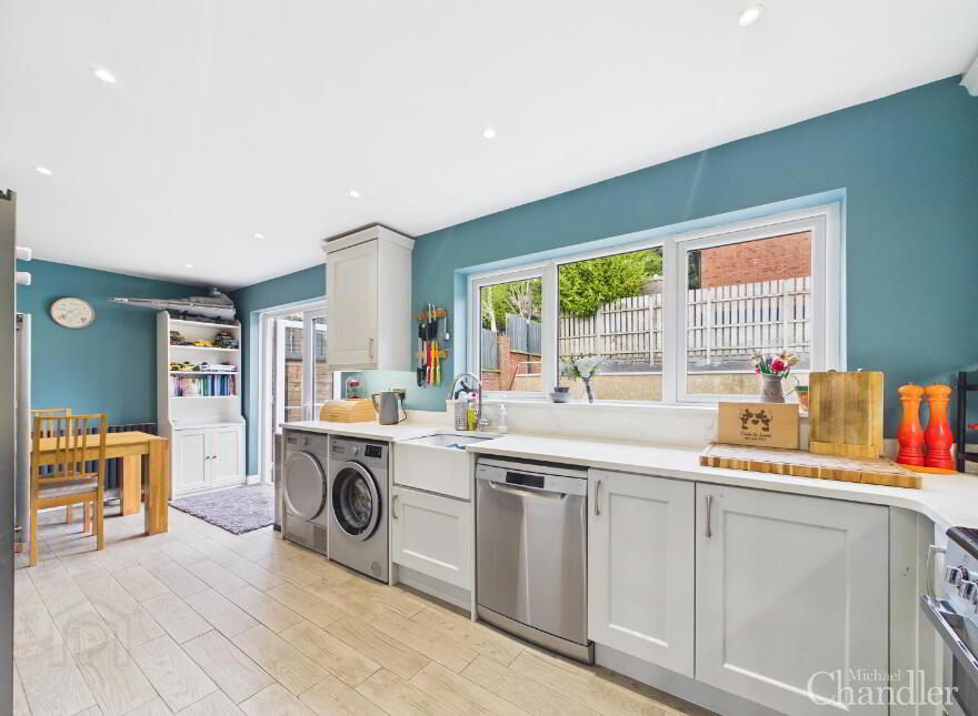 2 Ballylenaghan Park, Castlereagh, Belfast, BT8 6WS