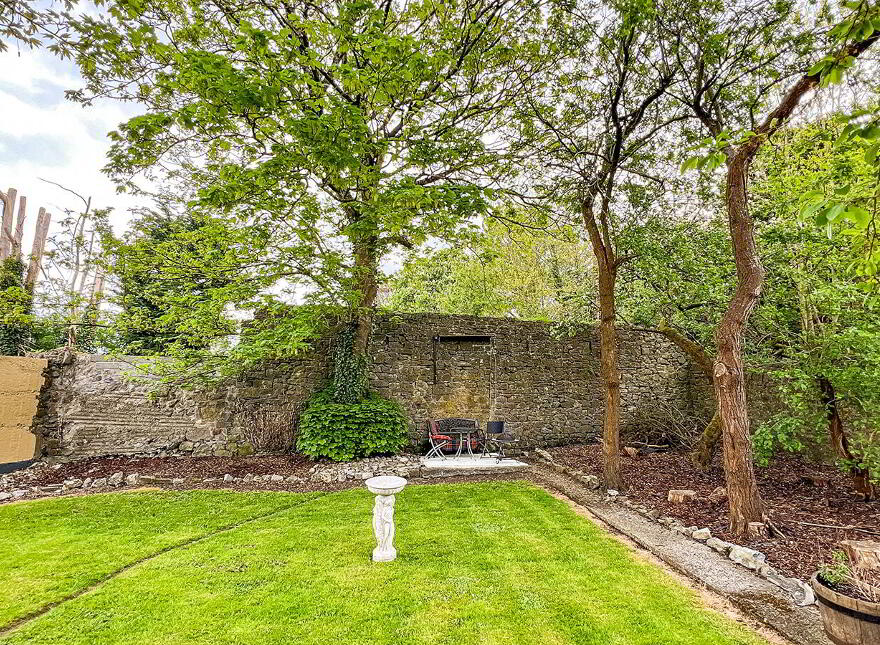 Meehans, Carrick Street, Mullinahone, E41HR26