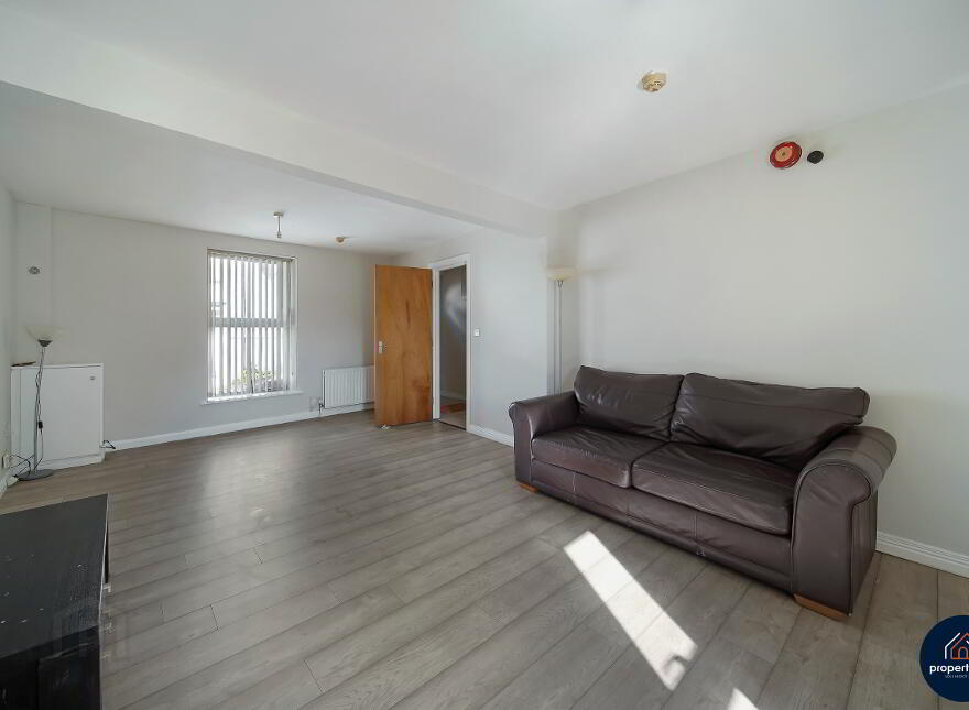 2 Moore Street, Derry, BT47 2EY