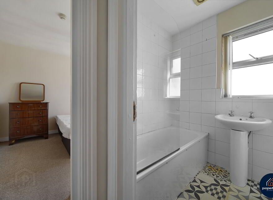 2 Moore Street, Derry, BT47 2EY