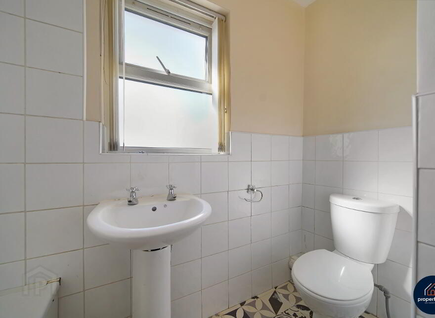 2 Moore Street, Derry, BT47 2EY